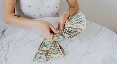 &ldquo;Financat dhe marr&euml;dh&euml;niet marrin kthes&euml;&rdquo;, nga sot