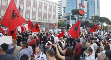 Protestuesit k&euml;rkojn&euml; dor&euml;heqjen e Ram&euml;s: Nuk ka takim, doni