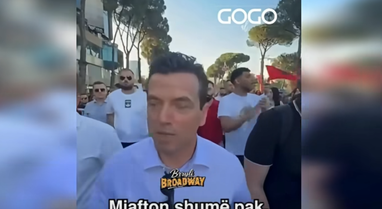 Nga &ldquo;tapeti i kuq&rdquo; p&euml;r Kushner te protesta e Zv&euml;rnecit,