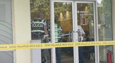 Grabitja e bank&euml;s n&euml; Tiran&euml;, arrestohet roja: Nuk veproi p&euml;r