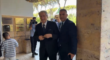 Berisha takohet me Met&euml;n pasi la qelin&euml; p&euml;r 12 or&euml;, i shkon