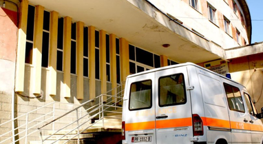 Dy persona u plagos&euml;n nga shp&euml;rthimi i nj&euml; bombe n&euml;