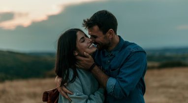 Zodiac signs that never give up on love