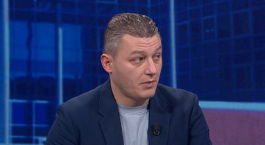 Nerves 'betray' the SP advisor, he explodes at the protesters: What