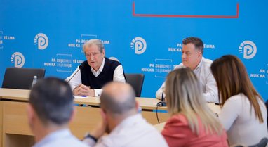 Berisha: As Enver Hoxha s&rsquo;do fliste si Rama n&euml; Berlin, protestuesit