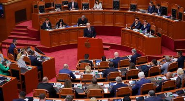 Berisha sfidon Gjiknurin: Dil k&euml;tu e betohu n&euml; Bib&euml;l q&euml; nuk
