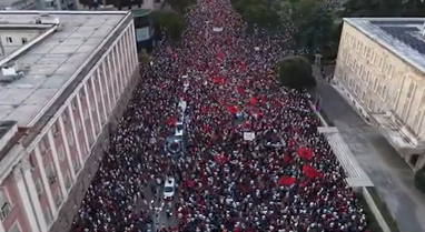 Drone footage: 'Lots' of people in front of the Prime Minister's