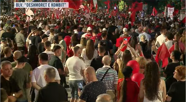 Speeches at the Prime Minister's Office end, citizens begin marching in the
