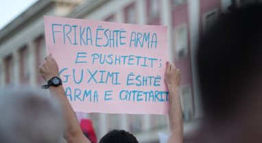 Protesters accuse police of "intimidation tactics" with mass
