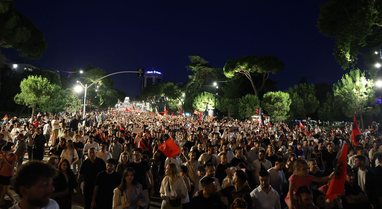 The march begins in the streets of Tirana, citizens insist on the resignation of