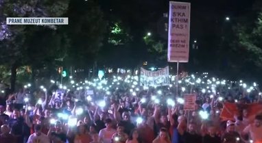 Thousands of citizens continue the march through Tirana: Edi Rama is finished!