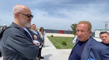 Pacolli reagon pas p&euml;rplasjeve n&euml; Aeroportin e Vlor&euml;s: Grupet