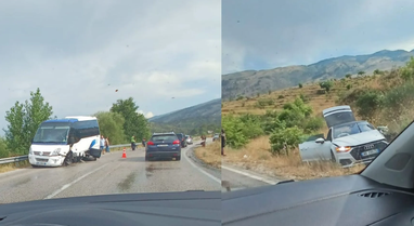 Aksident n&euml; Gjirokast&euml;r, p&euml;rplasen nj&euml; furgon