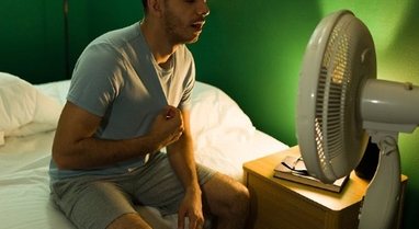 Vapa ekstreme, si mund t&euml; p&euml;rmir&euml;sohet gjumi gjat&euml;