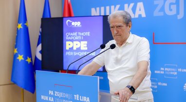 Berisha d&euml;non nd&euml;rhyrjen e policis&euml; n&euml; protest&euml;: U
