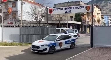 The young man presents injured at Lezha Hospital, police searching for the