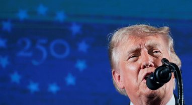 Trump bisedon me Zelenskyn dhe Putinin, mes ng&euml;r&ccedil;it p&euml;r