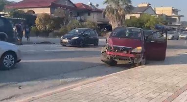 Përplasen dy automjete në aksin Elbasan-Peqin, lëndohen