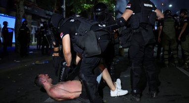 Violence and clashes at student protest in Belgrade