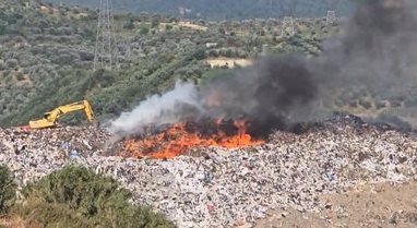 Inceneratori jashtë funksionit, përfshihet nga flakët fusha e