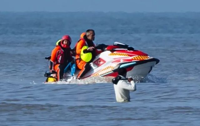 Zbulohet taktika e re! Franca përdor "Jet Ski" për të