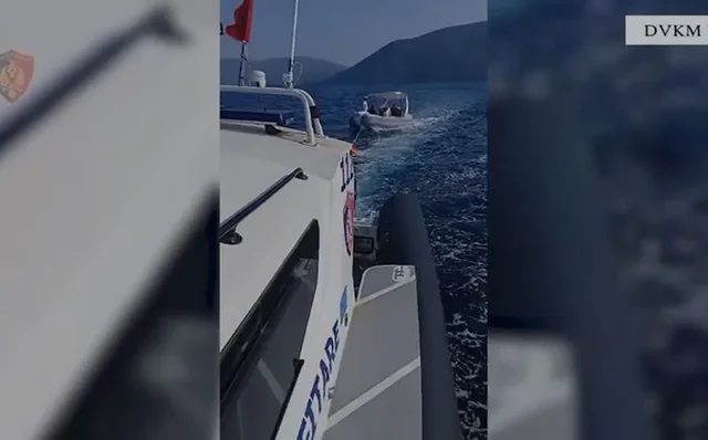 Mbetën në det të hapur, Policia Kufitare nxjerr në breg 8