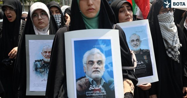 Who were the four Iranian generals killed in the Israeli attack?