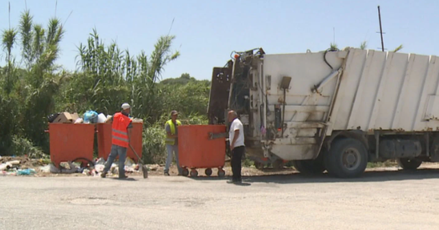 "It's the fault of the residents, they make a lot of garbage"!