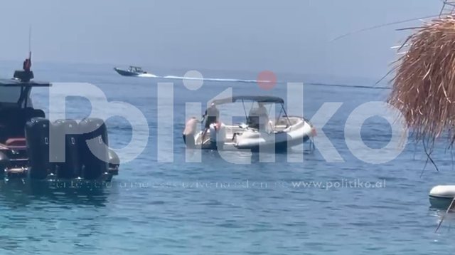 Albania in fire, Rama at sea (VIDEO)