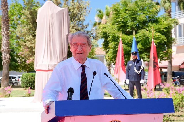 “Ka shkretuar kombin e vet”/ Berisha: Rama burgos