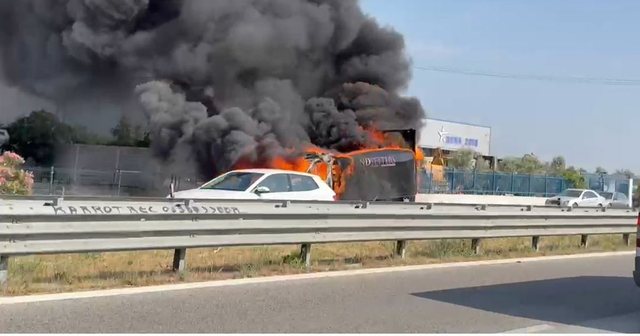 Photo/ Van catches fire on the Fier-Lushnje highway