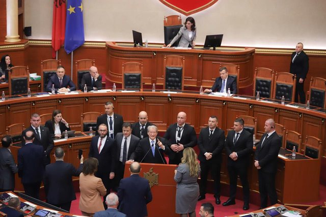 Berisha në parlament: Rama po e kërcënon Veliajn, po i ndodhi