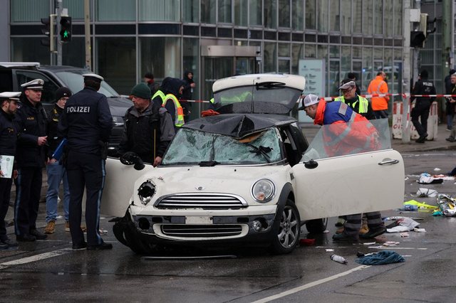 Car plows into crowd in Munich, 28 injured, including children