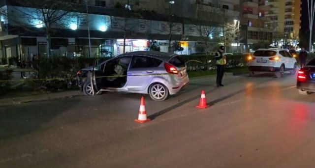 Përplasi tre makina duke i ikur policisë në Vlorë,