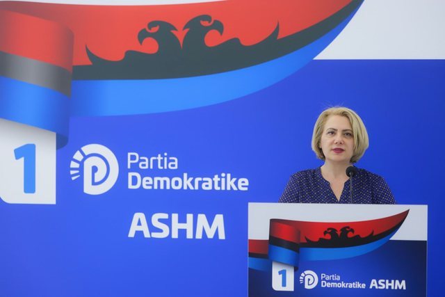 "'Rilindja' ka braktisur studentët"/ Lili Sula: Pas 11