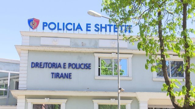 Gjendet vetëm në rrugë një fëmijë 3-4 vjeç