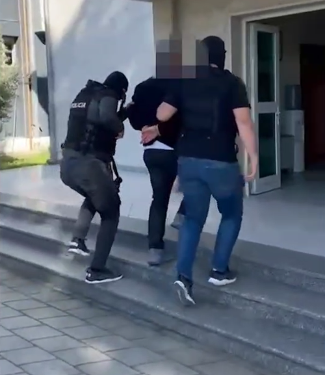 Trafikoi në shtetin fqinj 130 kg k*kainë, arrestohet në