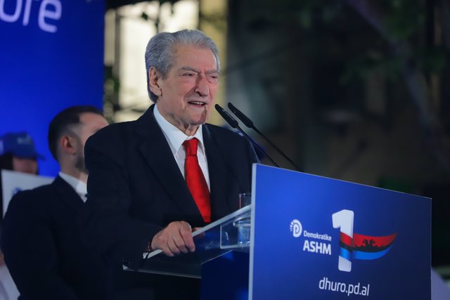 Berisha në Astir: Ju që mbrojtët vlerat qytetare do keni