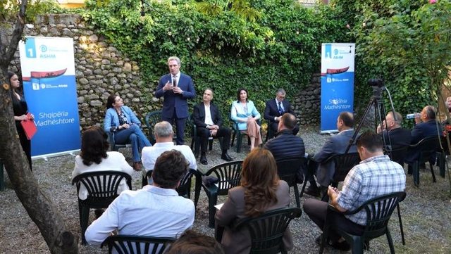 Spahia takim me bluzat e bardha në Shkodër: Do rikthejmë