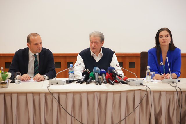 Berisha reads the emergency resolution: EPP denounces Rama as an enemy of free
