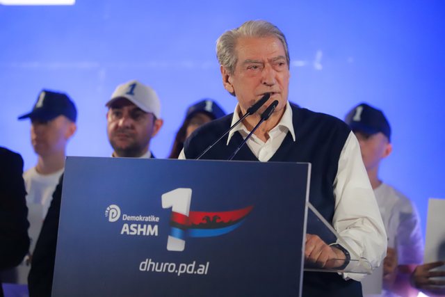 Eurodeputetja italiane në mitingun e PD/ Berisha: Vazhdimi i