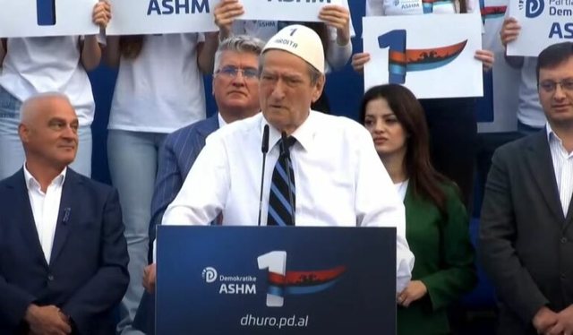 "The Week of the Njishas", Berisha appears with a freckle on his head