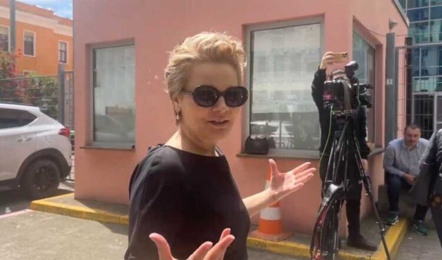 Monika Kryemadhi paraqitet në SPAK e veshur me të zeza