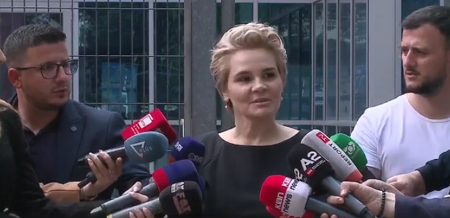 Del nga SPAK, Kryemadhi batuta me gazetarët: Iu kërkova votën