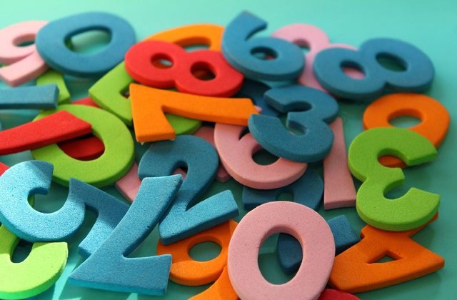 Mësoi përmendësh renditjen e 80 numrave në 13.5 sekonda,