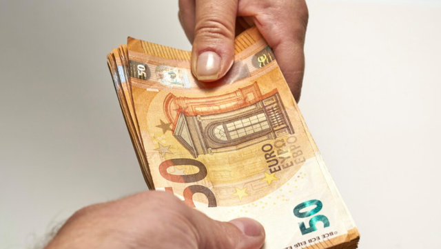 Elections increase currency supply, Euro hits new historical low, falls below 98