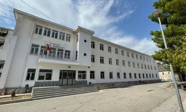 Student falls from second floor of school in Gjirokastra