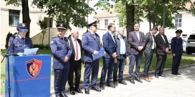 Scandal/ Eduart Shalsi campaigns inside the Kukës police station