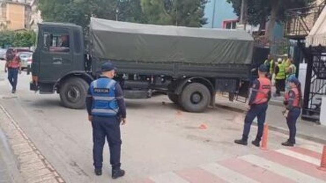 Sarandë/ Materialet zgjedhore mbërrijnë për 11 majin