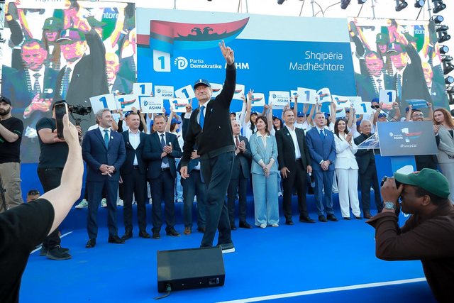The US overthrew the non-grata/ Berisha gets emotional in Shkodra: Unlimited